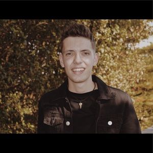 Meet your Posher, Alex